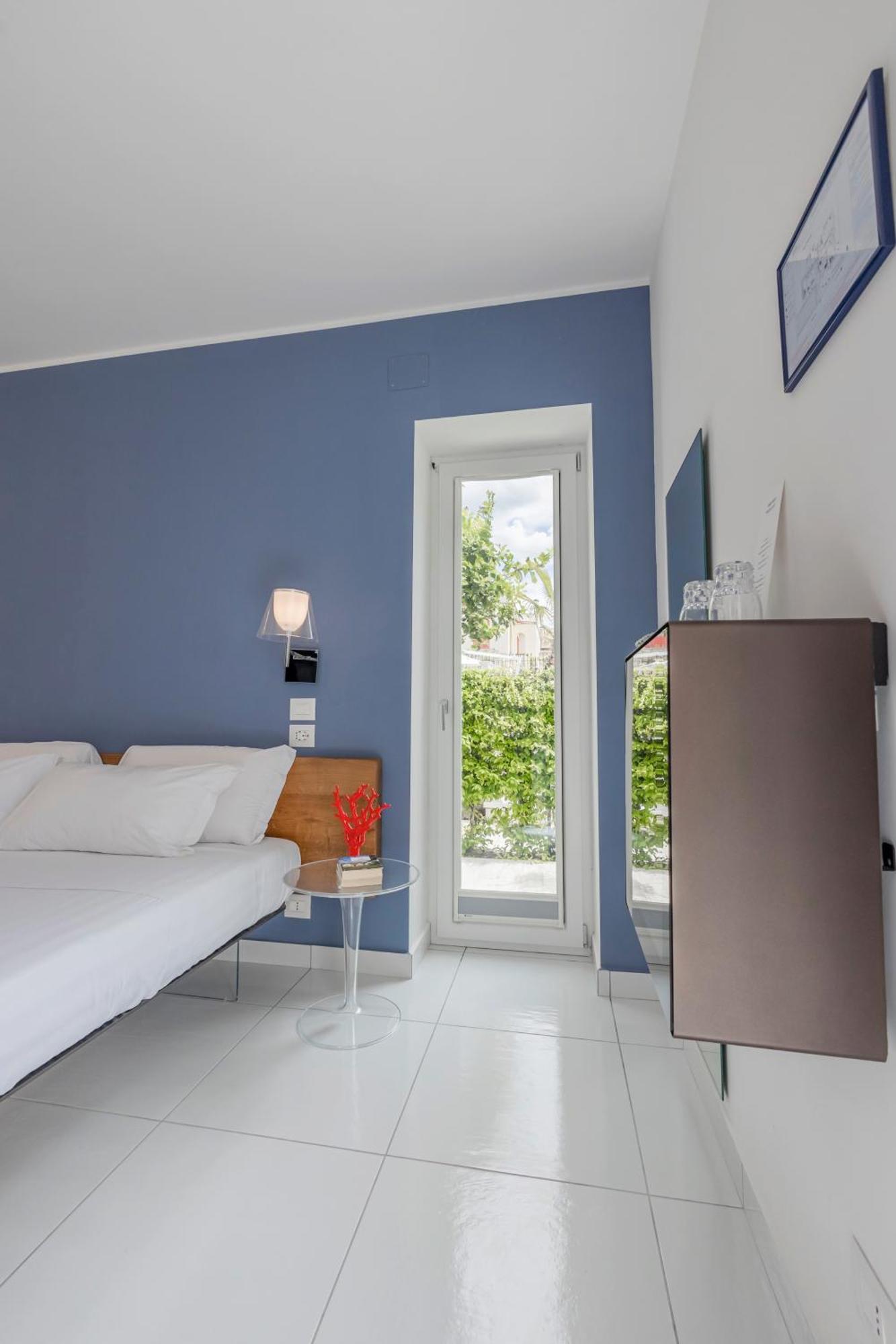 Aquamaris Design Suite & Spa Paestum Exteriör bild